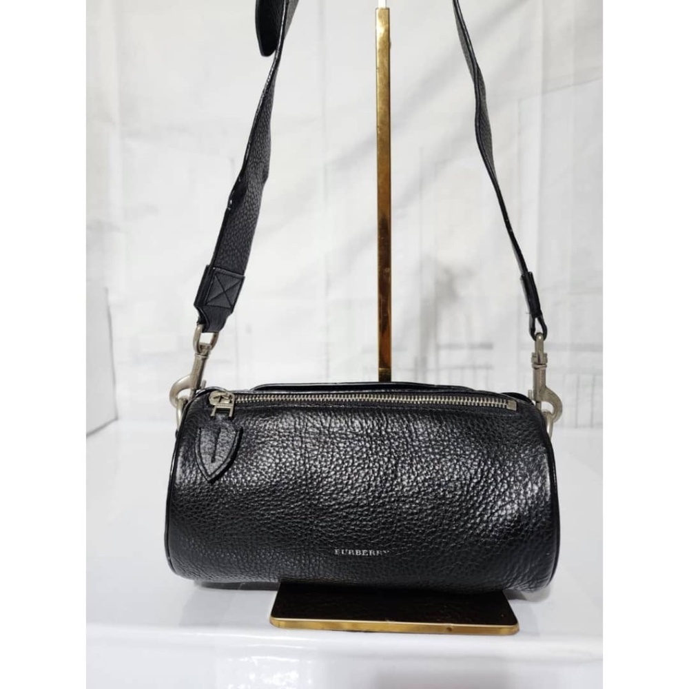 Authentic BURBERRY Calfskin The Barrel Bag Black - Picture 8 of 16